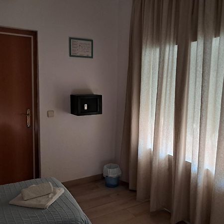Hostal Casa Torrent Canet De Mar Exteriör bild