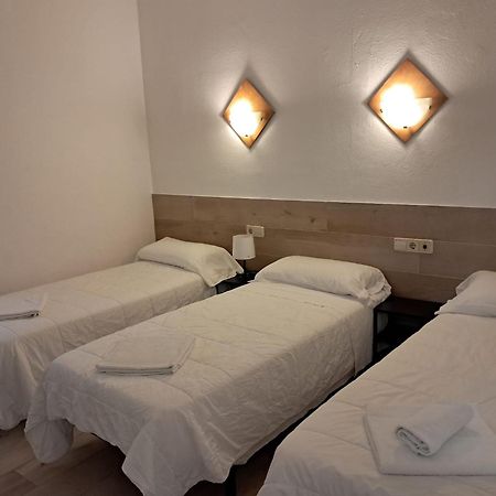 Hostal Casa Torrent Canet De Mar Exteriör bild