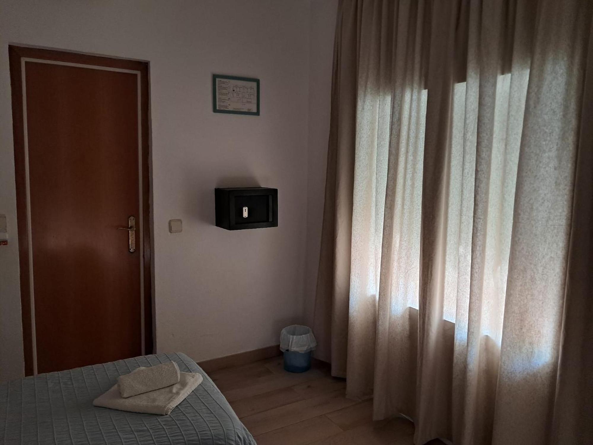 Hostal Casa Torrent Canet De Mar Exteriör bild